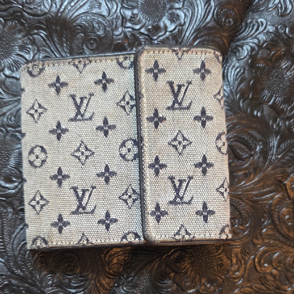 Louis Vuitton Monogram Tri Fold Wallet